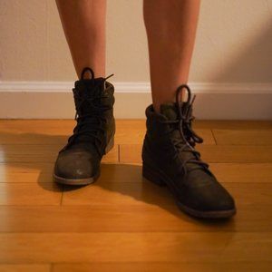 STEVE MADDEN  DARK GREEN ANKLE BOOTS